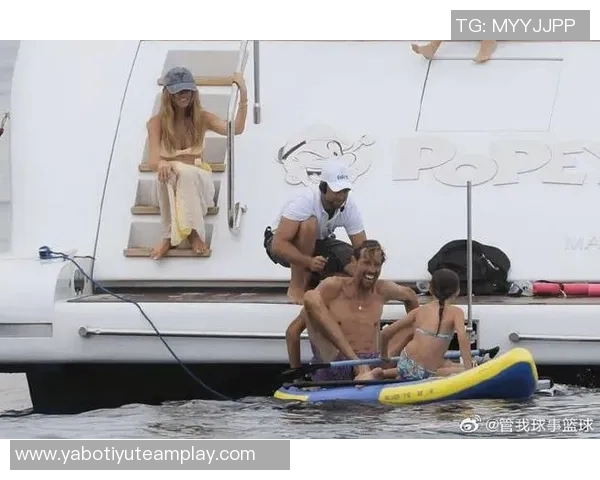 克劳奇分享家庭趣事：为妻子选礼物无能女儿因女足热爱足球